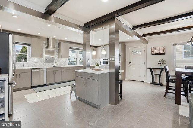 10 INBROOK RD, Levittown, PA 19057