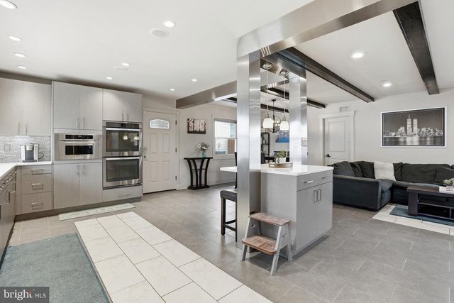 10 INBROOK RD, Levittown, PA 19057