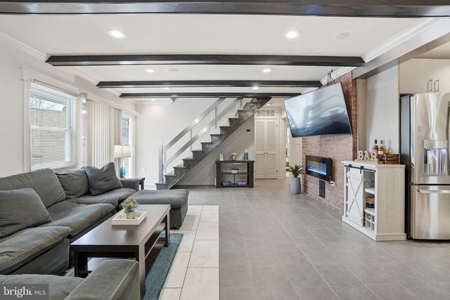 10 INBROOK RD, Levittown, PA 19057