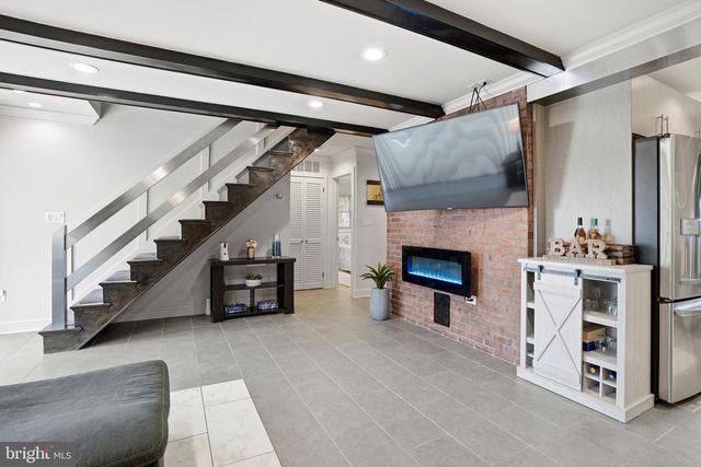 10 INBROOK RD, Levittown, PA 19057