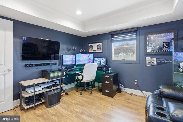 10 INBROOK RD, Levittown, PA 19057