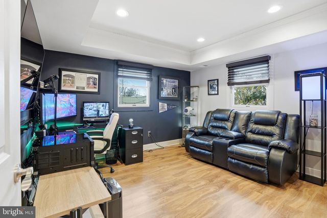 10 INBROOK RD, Levittown, PA 19057