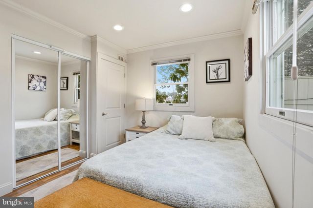 10 INBROOK RD, Levittown, PA 19057