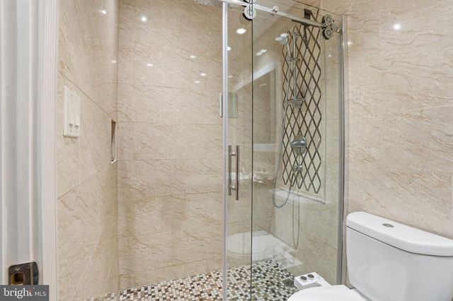 10 INBROOK RD, Levittown, PA 19057