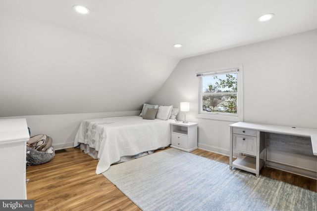 10 INBROOK RD, Levittown, PA 19057