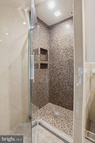 10 INBROOK RD, Levittown, PA 19057