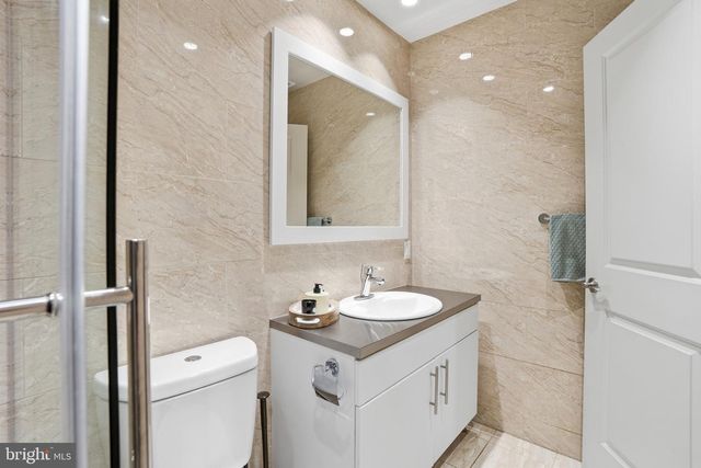 10 INBROOK RD, Levittown, PA 19057