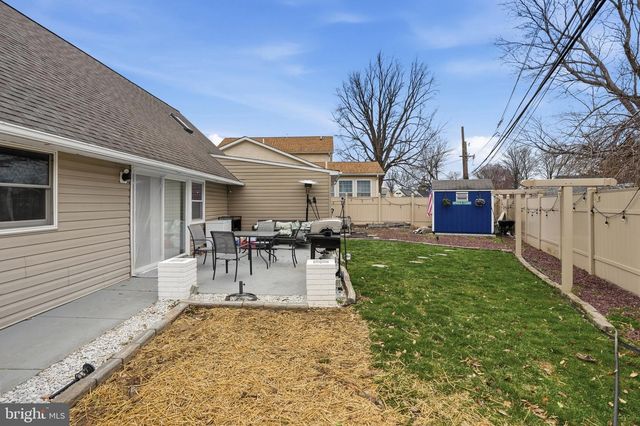 10 INBROOK RD, Levittown, PA 19057