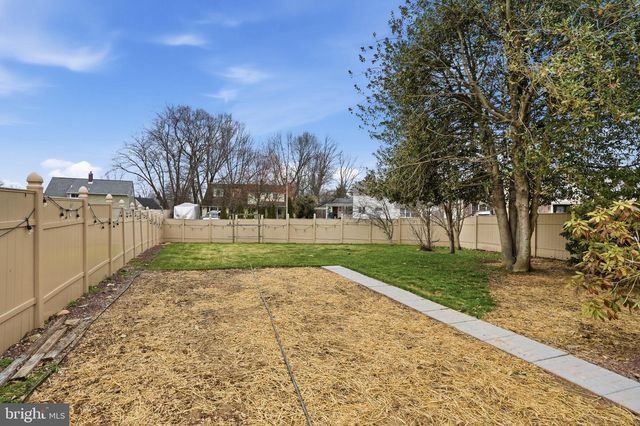 10 INBROOK RD, Levittown, PA 19057