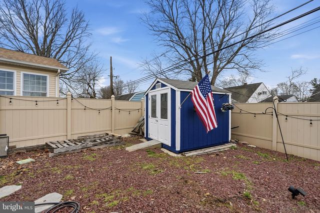 10 INBROOK RD, Levittown, PA 19057