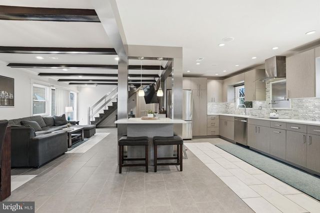 10 INBROOK RD, Levittown, PA 19057