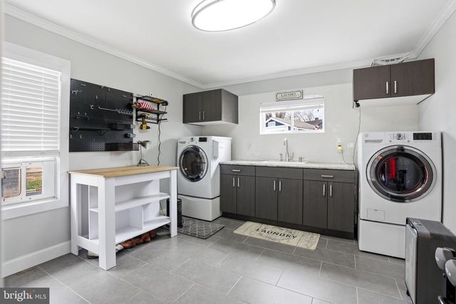 10 INBROOK RD, Levittown, PA 19057