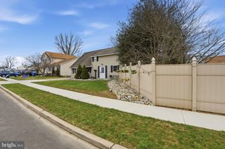 10 INBROOK RD, Levittown, PA 19057