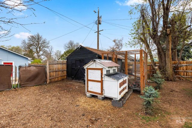 816 S 8th Ave, Nampa, ID 83651