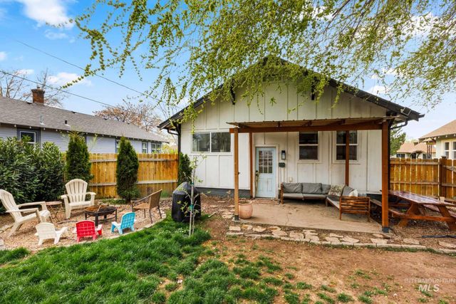 816 S 8th Ave, Nampa, ID 83651