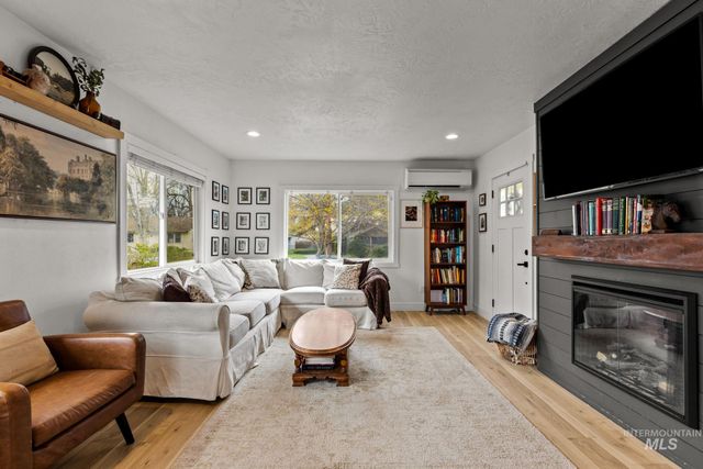 816 S 8th Ave, Nampa, ID 83651