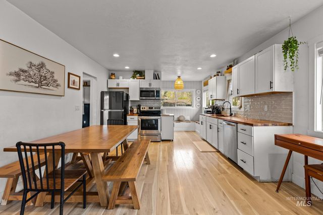 816 S 8th Ave, Nampa, ID 83651