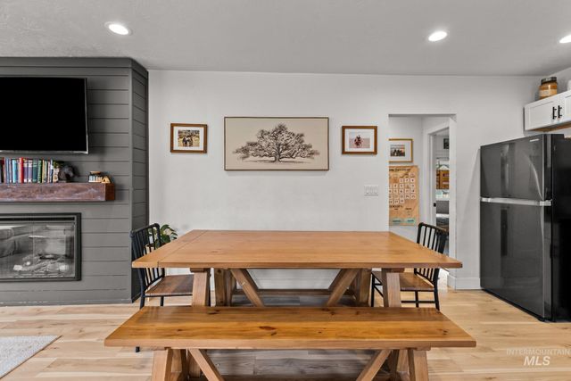 816 S 8th Ave, Nampa, ID 83651