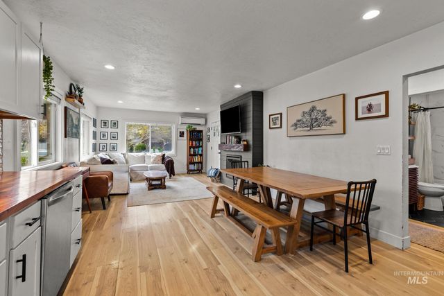 816 S 8th Ave, Nampa, ID 83651