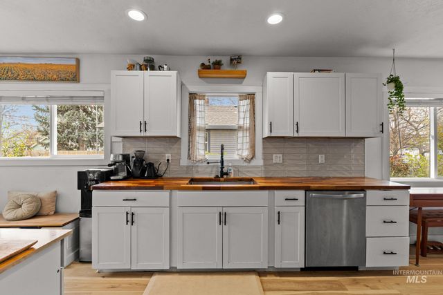 816 S 8th Ave, Nampa, ID 83651