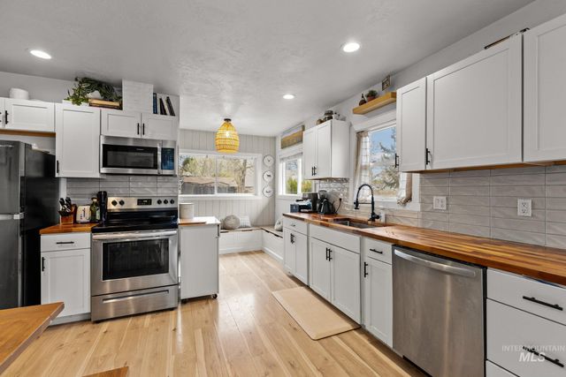 816 S 8th Ave, Nampa, ID 83651