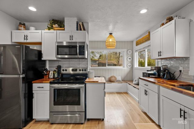 816 S 8th Ave, Nampa, ID 83651