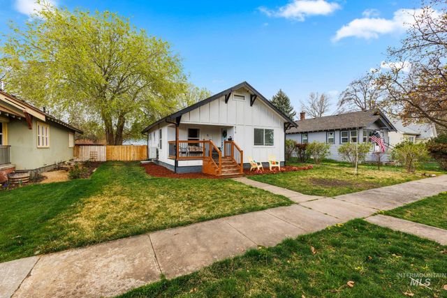 816 S 8th Ave, Nampa, ID 83651