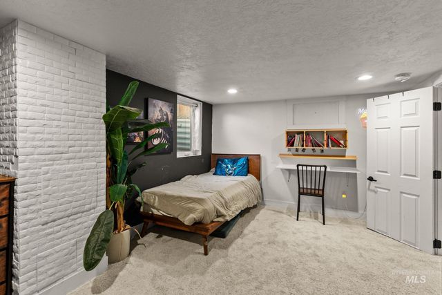 816 S 8th Ave, Nampa, ID 83651