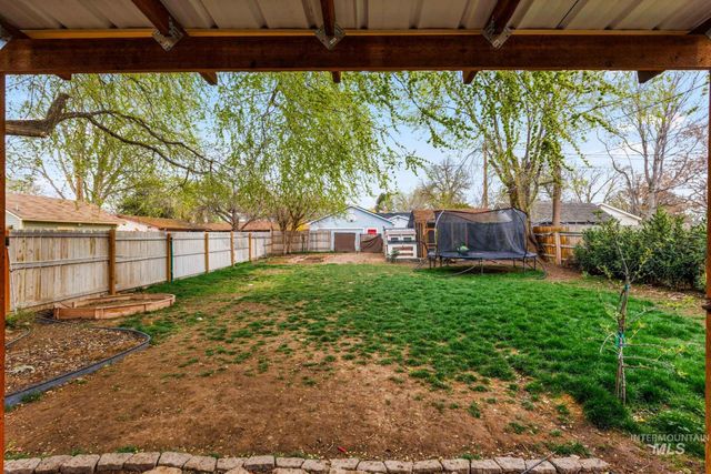 816 S 8th Ave, Nampa, ID 83651