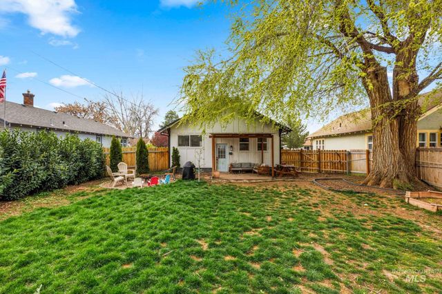 816 S 8th Ave, Nampa, ID 83651