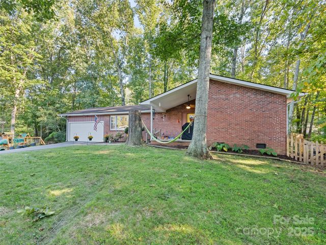 120 Pleasant Hill Circle, Waynesville, NC 28786