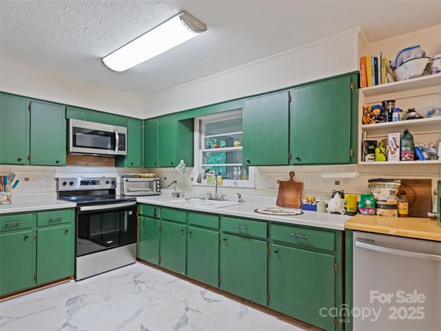 120 Pleasant Hill Circle, Waynesville, NC 28786