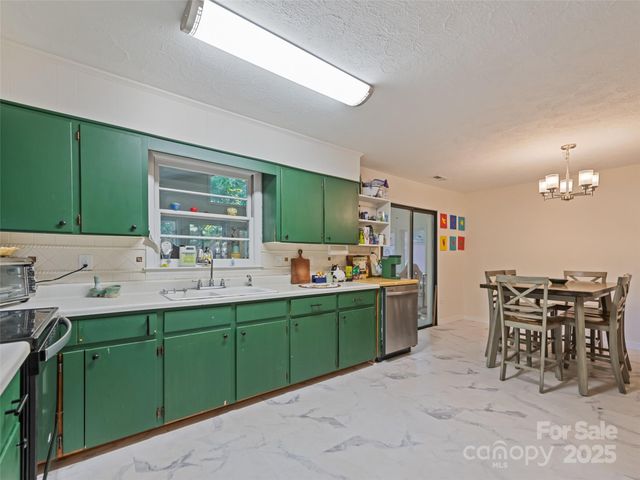 120 Pleasant Hill Circle, Waynesville, NC 28786