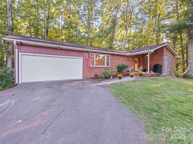 120 Pleasant Hill Circle, Waynesville, NC 28786