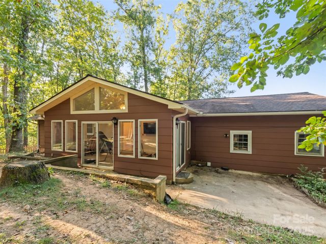120 Pleasant Hill Circle, Waynesville, NC 28786