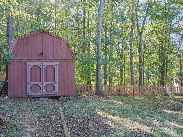 120 Pleasant Hill Circle, Waynesville, NC 28786