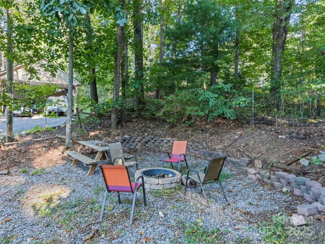 120 Pleasant Hill Circle, Waynesville, NC 28786
