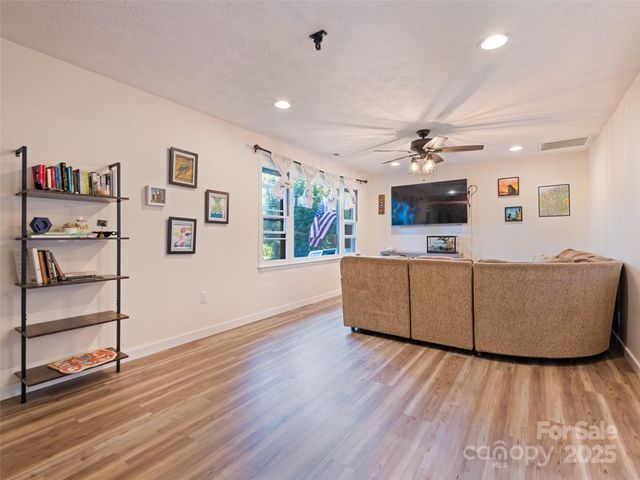 120 Pleasant Hill Circle, Waynesville, NC 28786