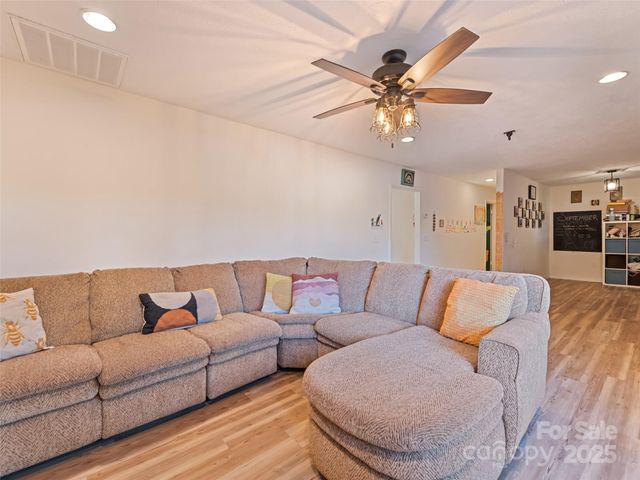 120 Pleasant Hill Circle, Waynesville, NC 28786