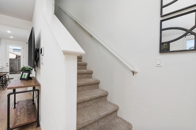 6714 E Sentry Drive, Fresno, CA 93727