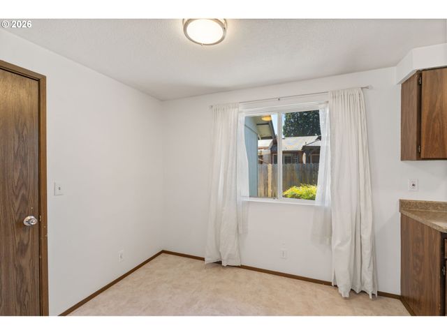 4526 DAISY St, Springfield, OR 97478