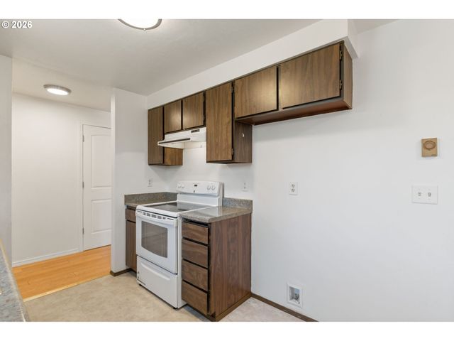 4526 DAISY St, Springfield, OR 97478