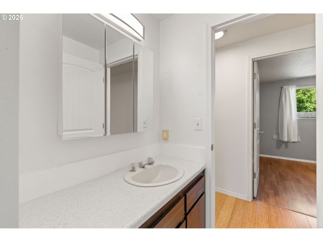 4526 DAISY St, Springfield, OR 97478