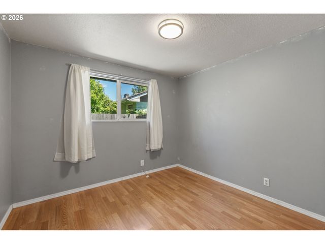 4526 DAISY St, Springfield, OR 97478