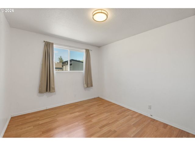 4526 DAISY St, Springfield, OR 97478