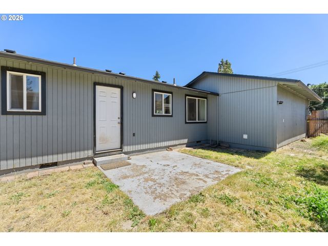 4526 DAISY St, Springfield, OR 97478