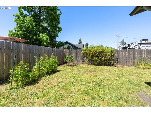4526 DAISY St, Springfield, OR 97478