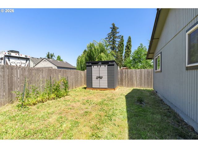 4526 DAISY St, Springfield, OR 97478