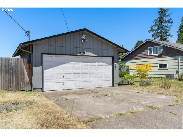 4526 DAISY St, Springfield, OR 97478