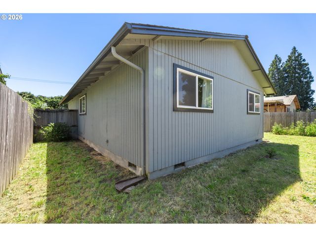 4526 DAISY St, Springfield, OR 97478